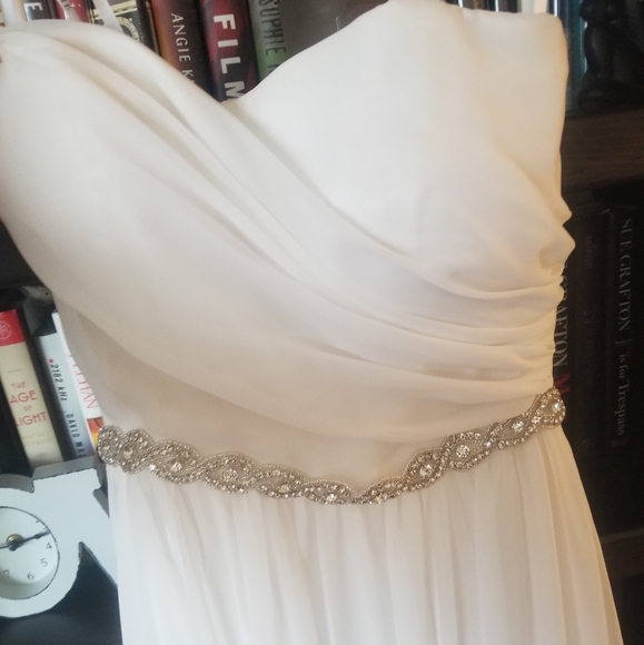 Wedding dress - Picture 2 of 5